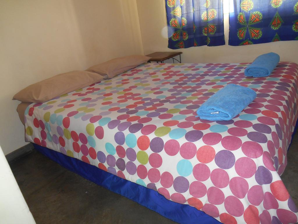 Victoria Falls Budget Hotel Экстерьер фото