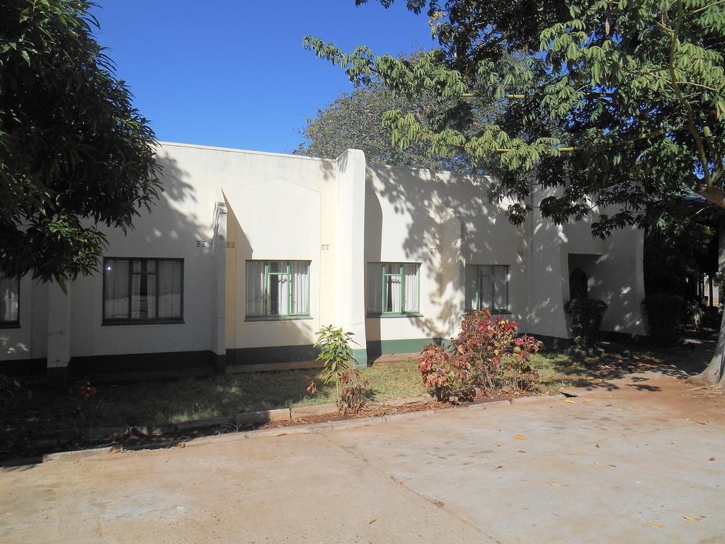 Victoria Falls Budget Hotel Экстерьер фото