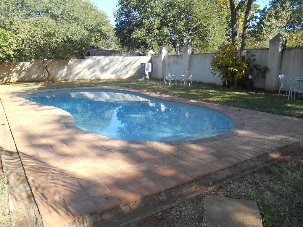 Victoria Falls Budget Hotel Экстерьер фото
