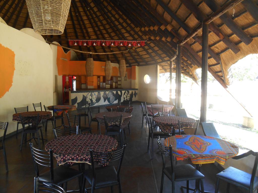 Victoria Falls Budget Hotel Экстерьер фото