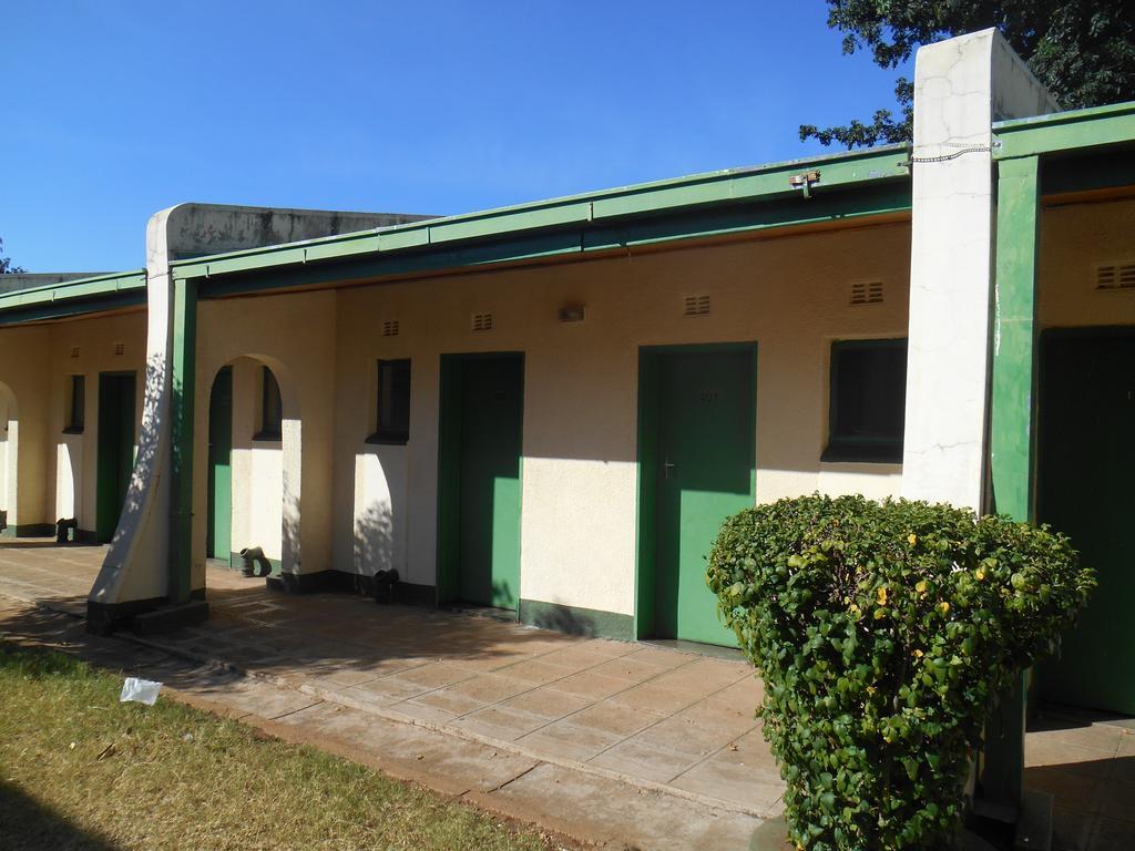 Victoria Falls Budget Hotel Экстерьер фото