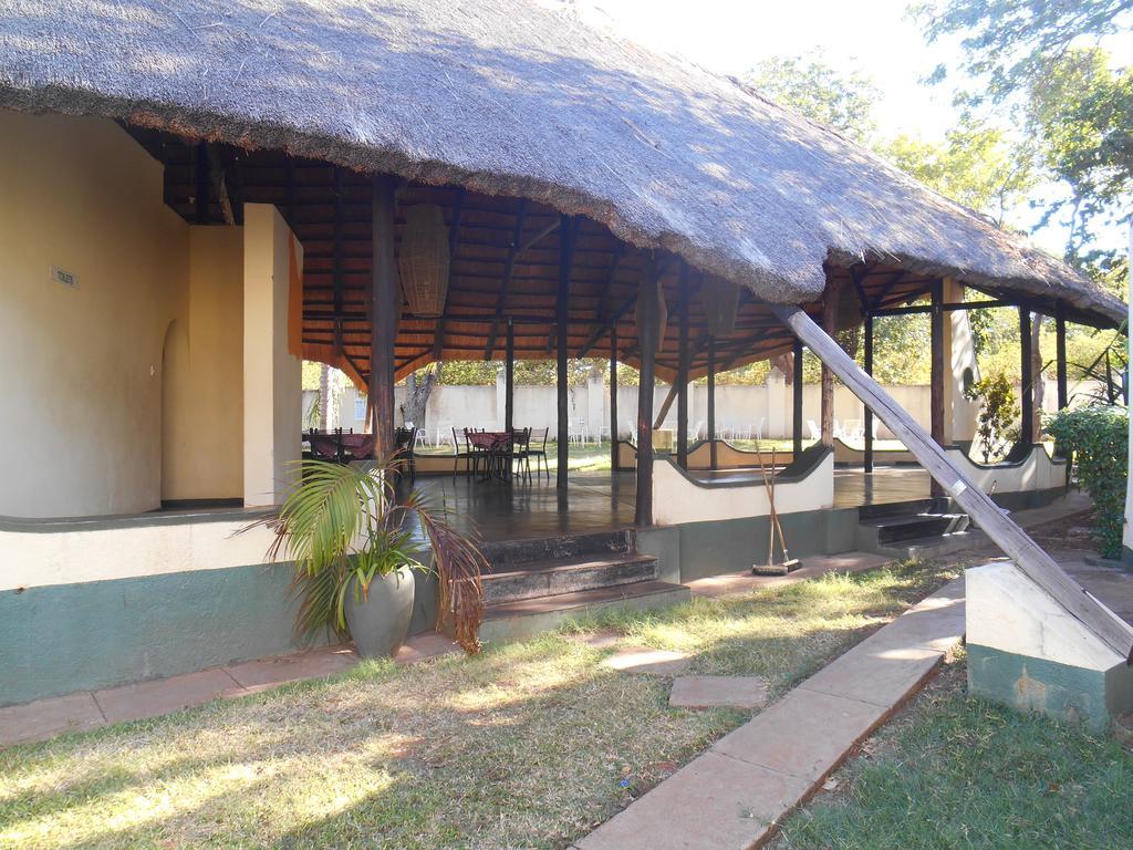 Victoria Falls Budget Hotel Экстерьер фото