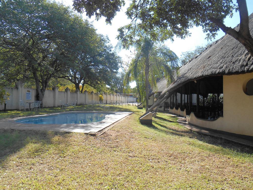 Victoria Falls Budget Hotel Экстерьер фото