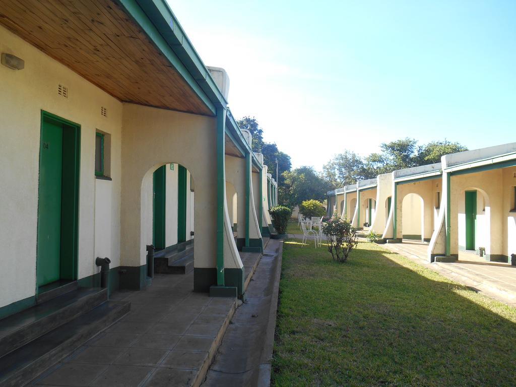 Victoria Falls Budget Hotel Экстерьер фото