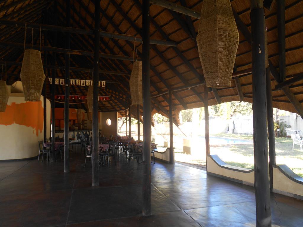 Victoria Falls Budget Hotel Экстерьер фото