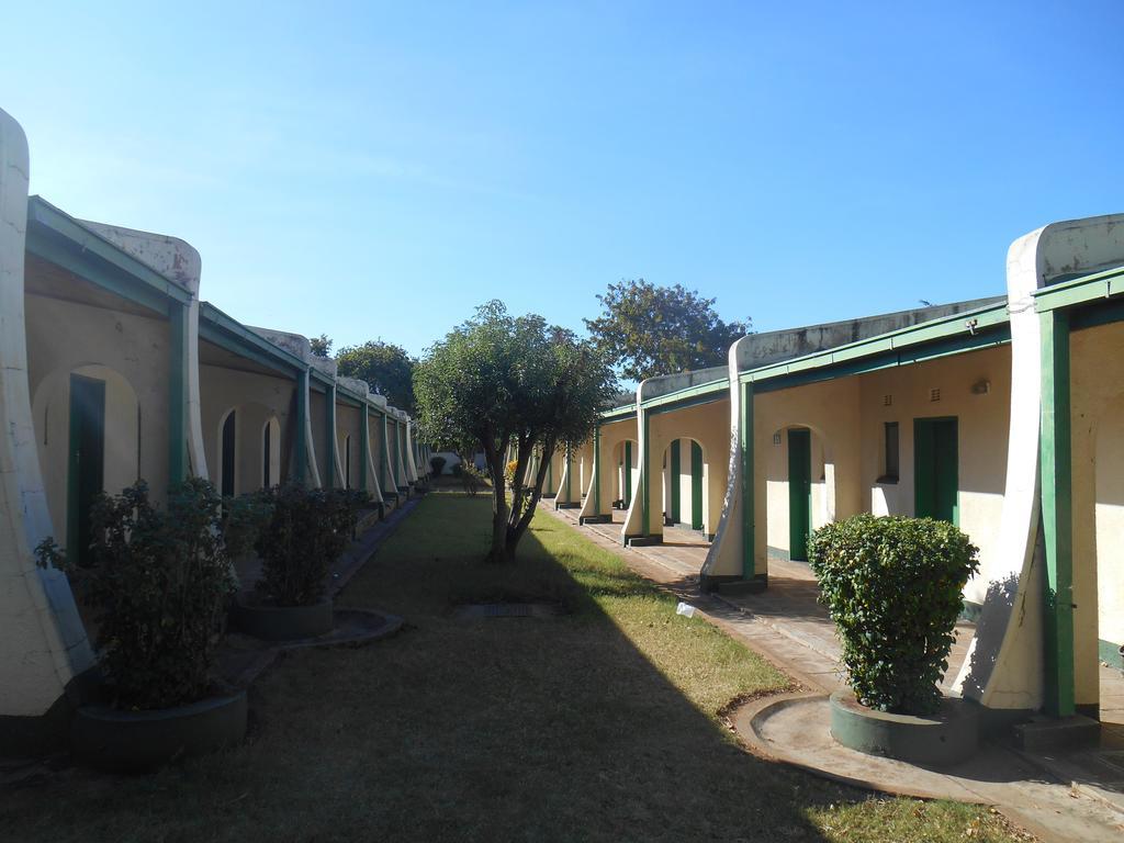 Victoria Falls Budget Hotel Экстерьер фото