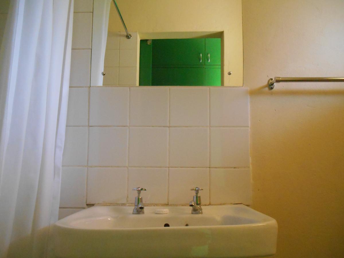 Victoria Falls Budget Hotel Номер фото